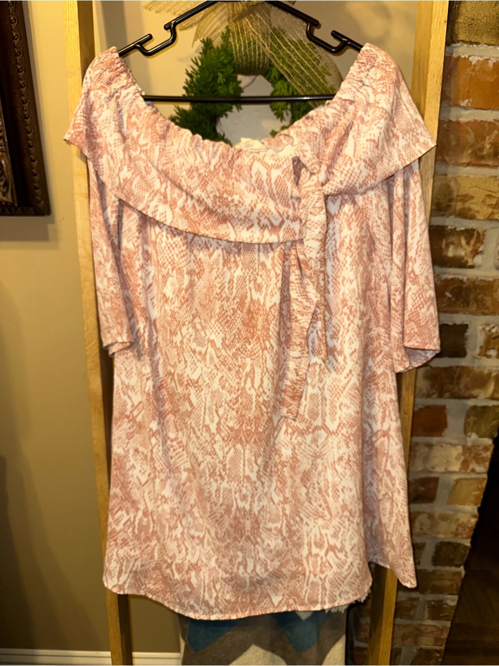 Entro Off-the-Shoulder Pink Snake-Print Women’s dress medium